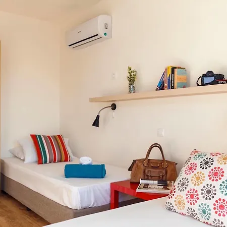 Rhodes & Bar Hostel