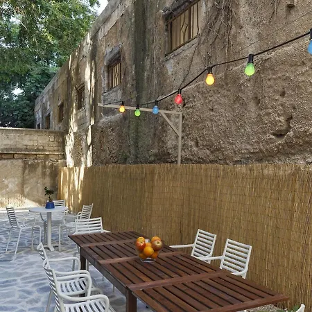 Auberge de jeunesse Rhodes & Bar